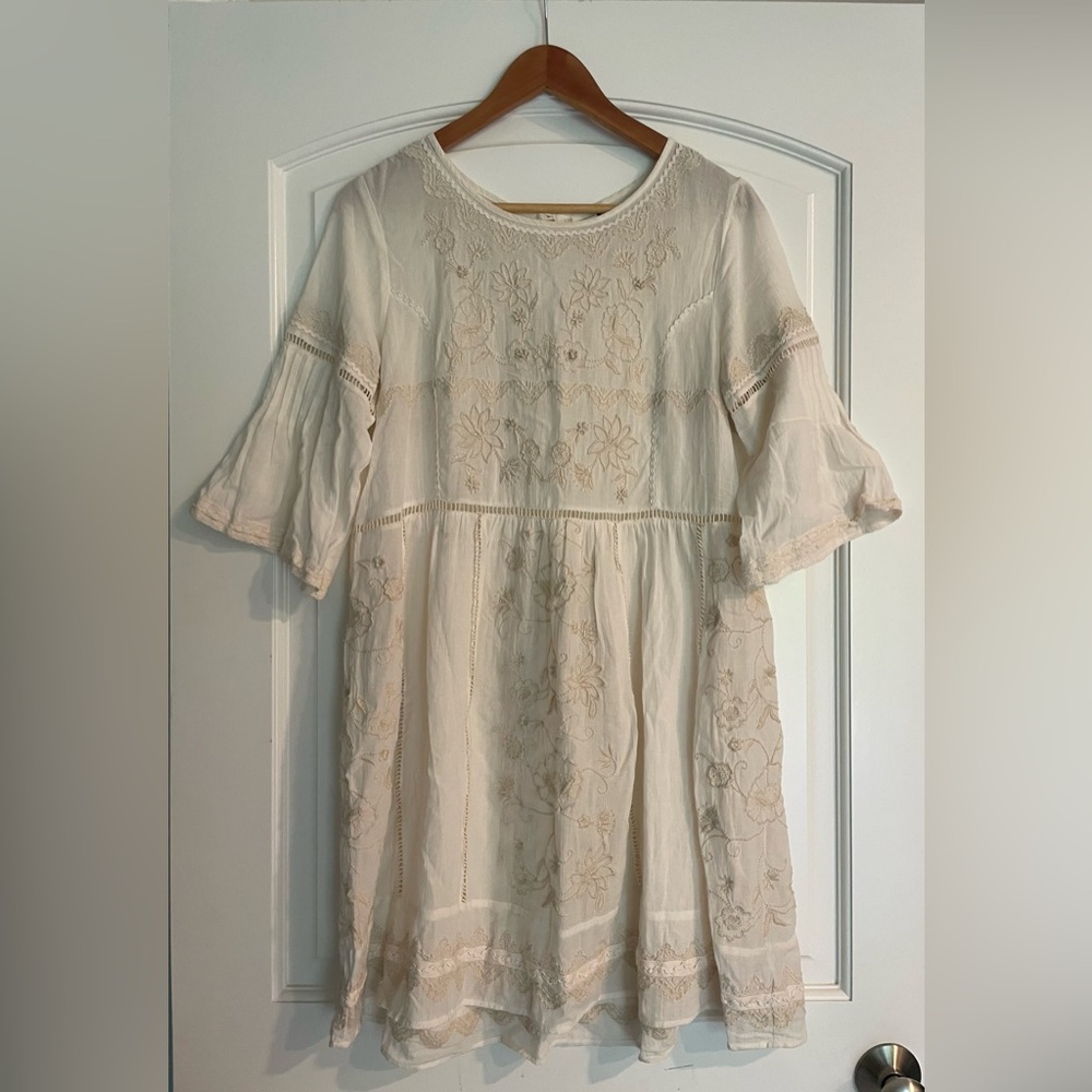 Anthropologie Akemi + Kin Bell Cream Embroidered Floral Cotton Tunic Dress
